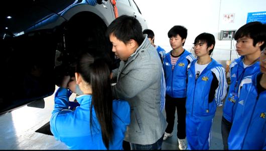 學汽車運用與維修專業(yè)去哪里？來德州躍華學校吧