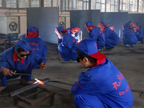 在唐山學(xué)習(xí)焊工去哪里？   