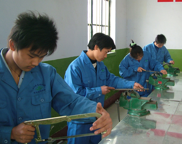 唐山九洲技校學(xué)電工怎么樣？