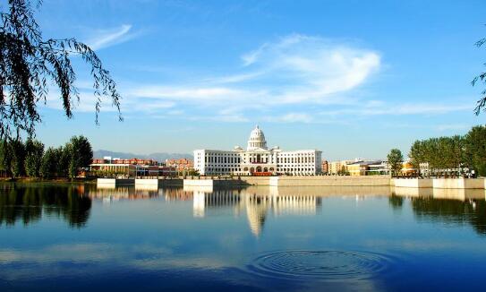 學計算機當然要學高端的！北京吉利學院計算機WEB前端工程師專業(yè)你一定喜歡！