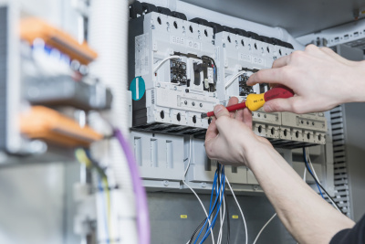 同是電工為什么薪資不同？聽聽濟(jì)寧電工學(xué)校怎么說！