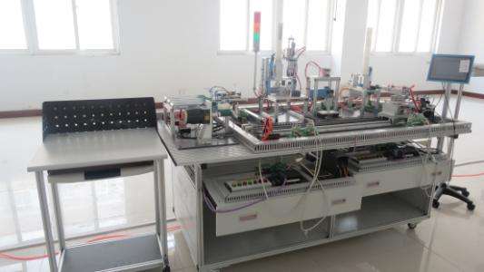 機(jī)電的未來發(fā)展模式是怎么樣的？煙臺機(jī)電學(xué)校正在講解