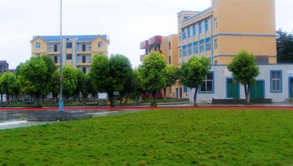 德州新星技工學(xué)校高中部招生都有哪些條件？