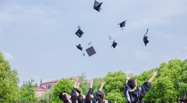 青島中魯中等專業(yè)學校海信班怎么樣？