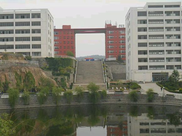 為什么選擇青島恒星科技學(xué)院？