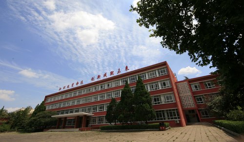 中國洛陽一拖技師學院現(xiàn)在還能報名嗎？