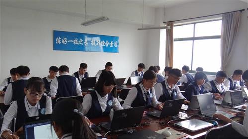 威海有商務(wù)日語（+計(jì)算機(jī)平面設(shè)計(jì)）專業(yè)嗎？