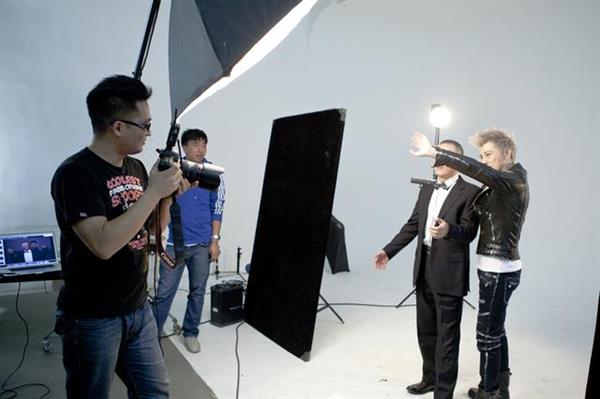 邢臺市飛翔攝影化妝學(xué)校：手持?jǐn)z影有哪些技巧？