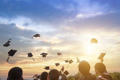 青島市電子信息技術學校畢業(yè)頒發(fā)什么證書？