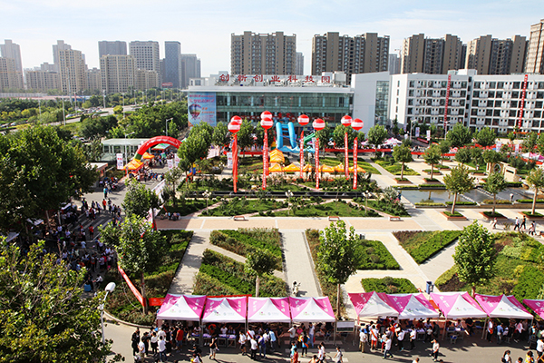 德州職業(yè)技術學院熱烈歡迎2016級新生!