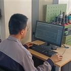 學生使用智能加工軟件加工零件